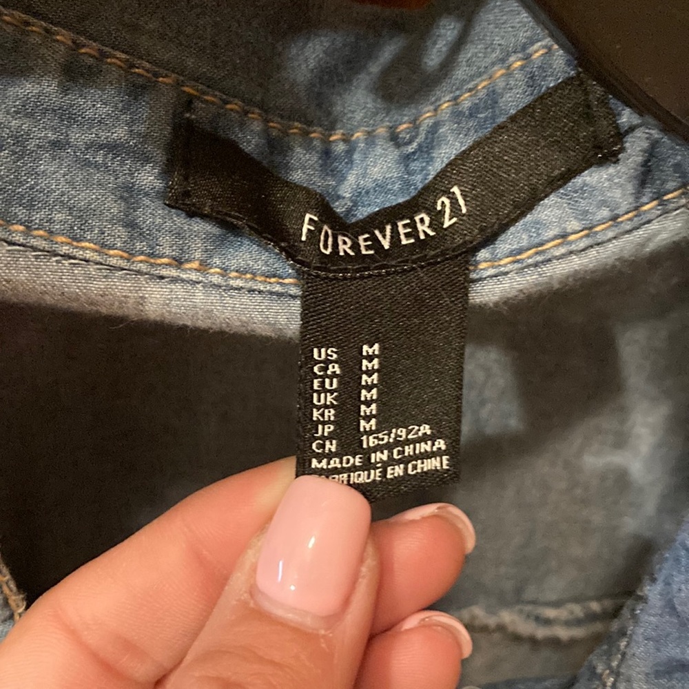 Forever 21 Denim Crop Top - Picture 7 of 7